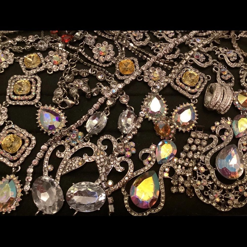 1 LB Vtg costume Jewelry Lot~ HIGH END Silver Gold, Pearls, Rhinestones Bling
